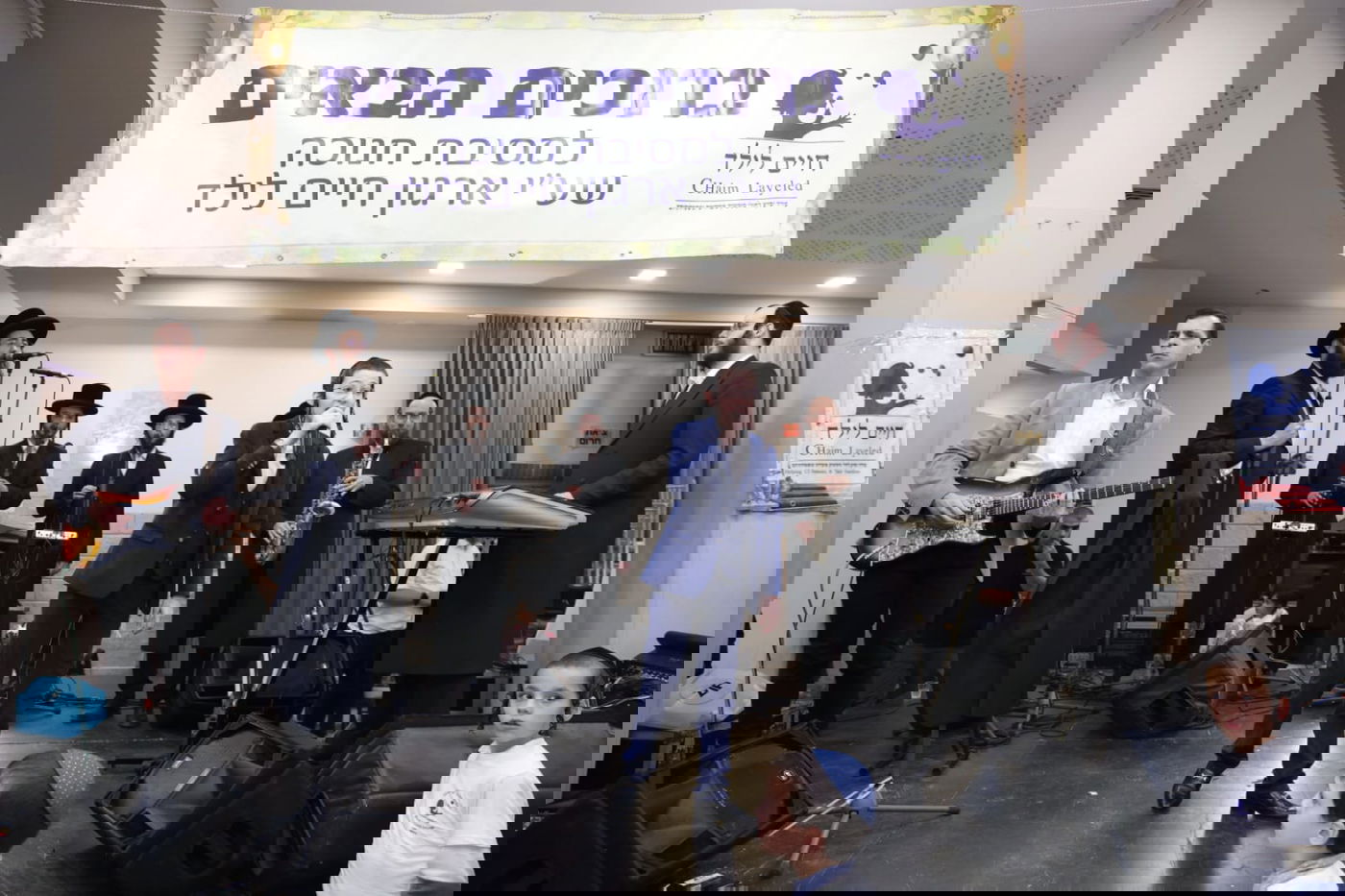 הילדים החולים במסיבת חנוכה עם גדולי האמנים