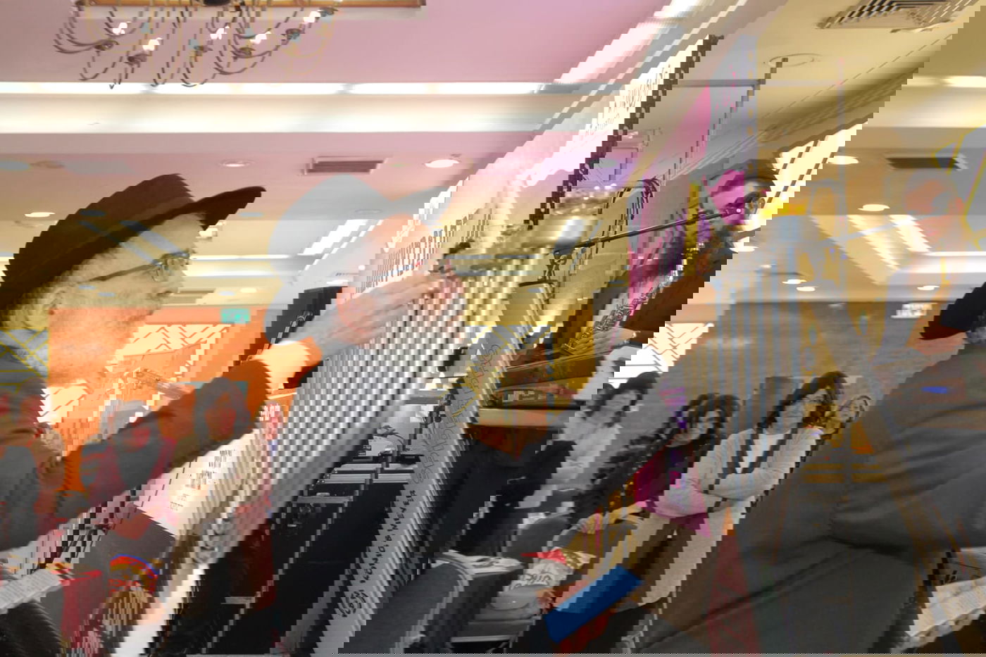 מרגש: כשפריד בירך את נשות הגיל השלישי