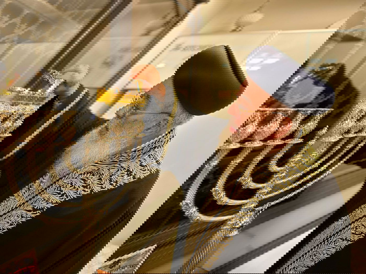 תיעוד: הראשון לציון הגר"ש עמאר בהדלקת נר רביעי