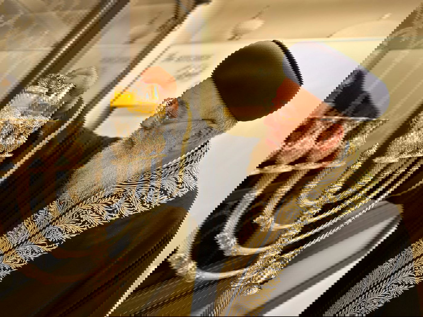 תיעוד: הראשון לציון הגר"ש עמאר בהדלקת נר רביעי