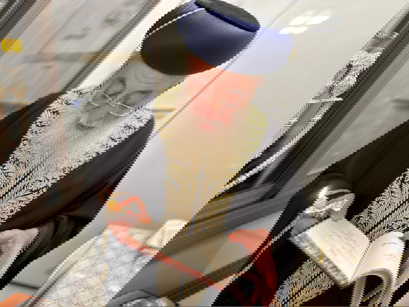 תיעוד: הראשון לציון הגר"ש עמאר בהדלקת נר רביעי