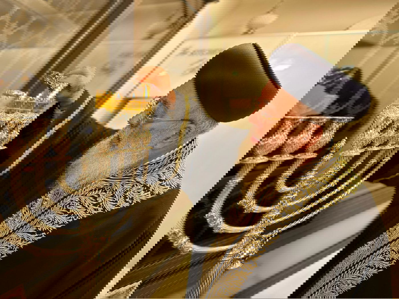 תיעוד: הראשון לציון הגר"ש עמאר בהדלקת נר רביעי