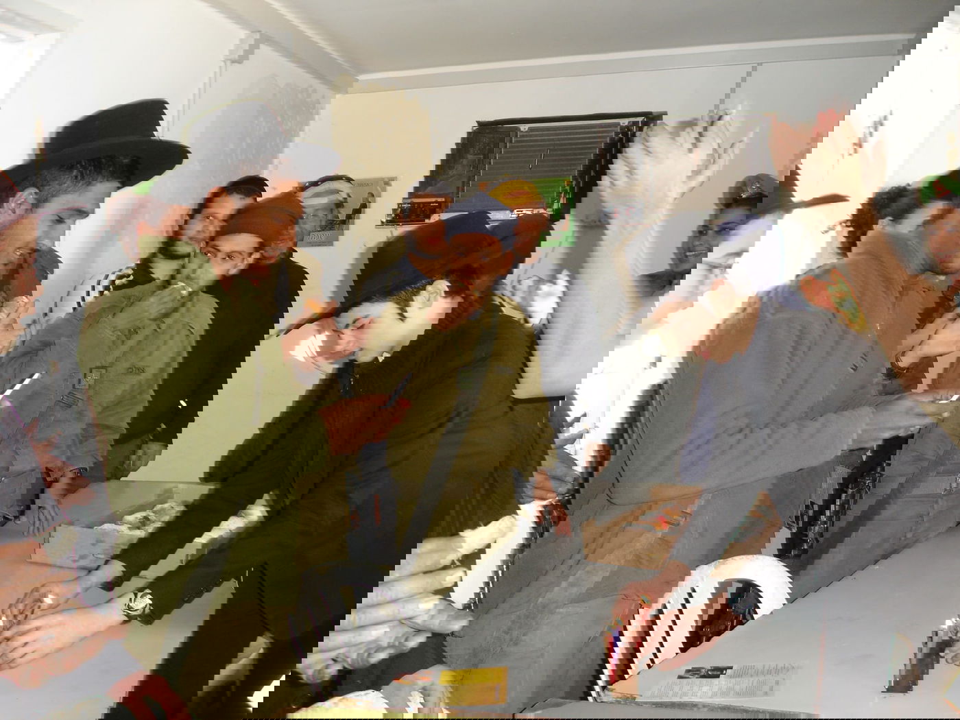 עושים מבצע חנוכה בבסיסי צה"ל