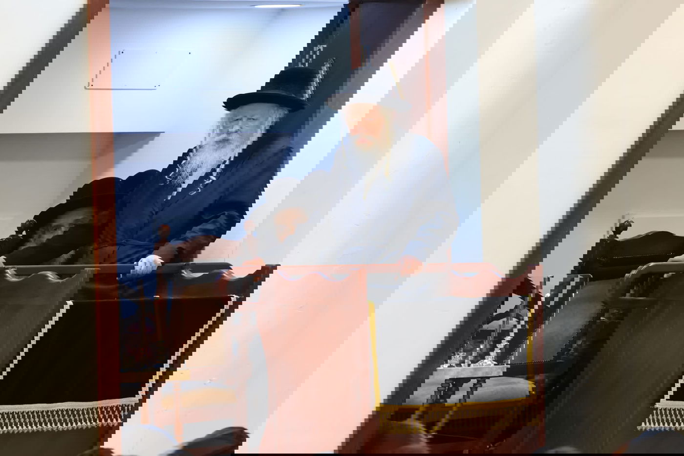 תיעוד מההיכל האדיר של גור: אלפי חסידים בהדלקת נר חמישי עם האדמו"ר