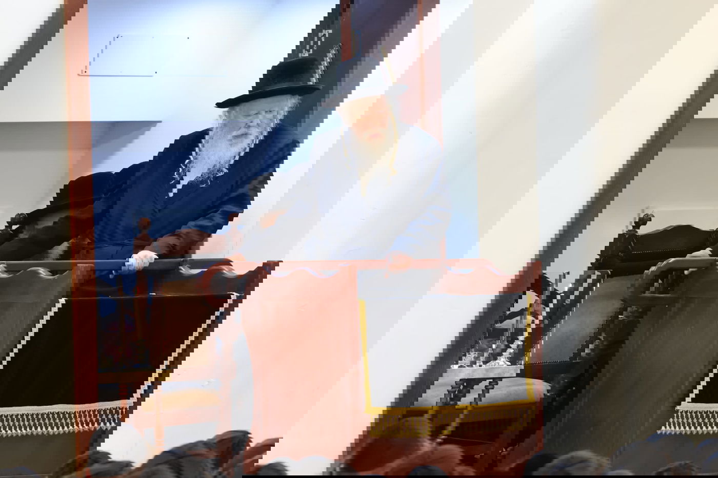 תיעוד מההיכל האדיר של גור: אלפי חסידים בהדלקת נר חמישי עם האדמו"ר