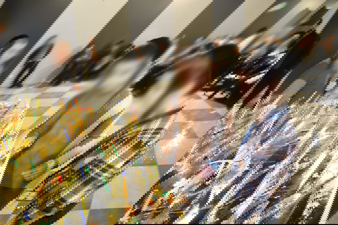 מאות יתומי 'זה לזה' בהדלקת הנרות המרגשת