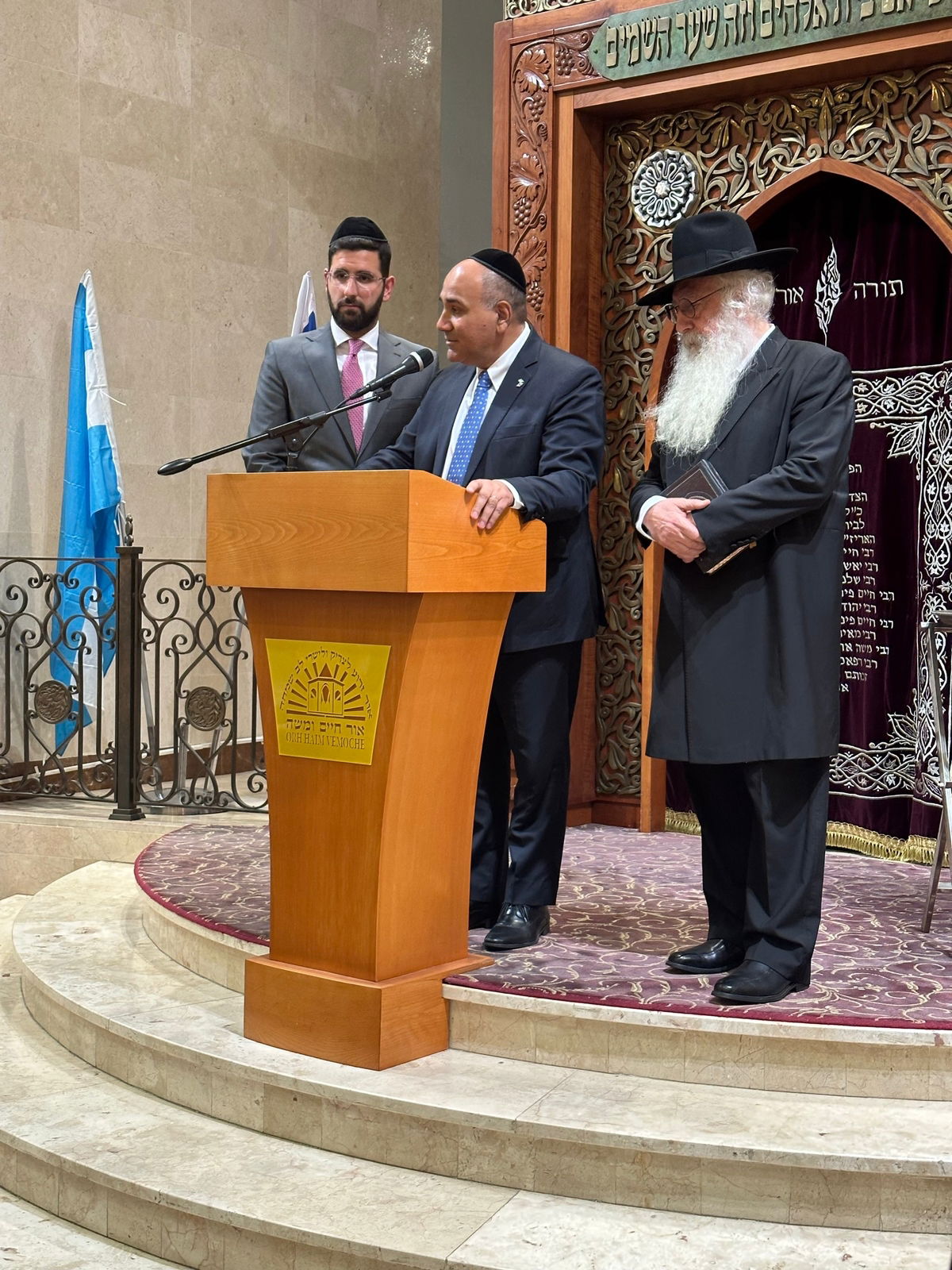 הרב הראשי הדליק עם ראש קבינט השרים של ארגנטינה