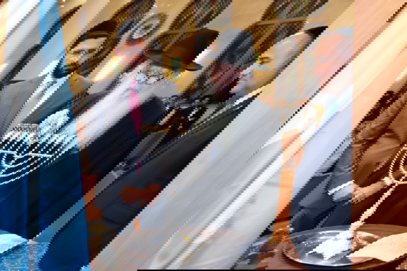 הרב הראשי הדליק עם ראש קבינט השרים של ארגנטינה
