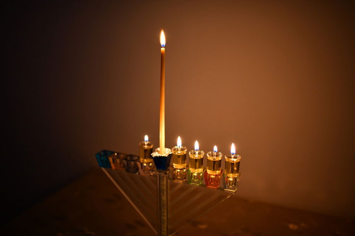 פרשת מקץ: מדוע המכבים לא הדליקו את המנורה בשמן טמא?