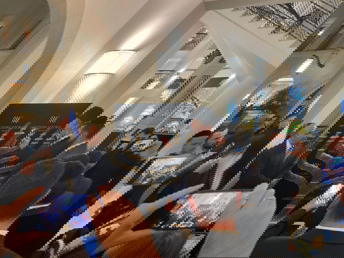 הרב הראשי הדליק עם ראש קבינט השרים של ארגנטינה