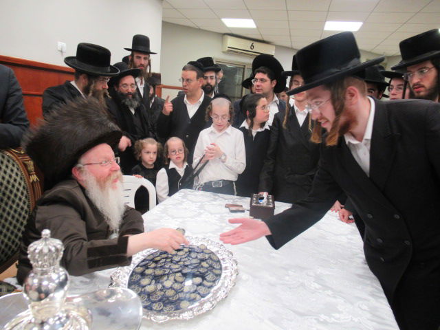 הדלקת נר חנוכה ויום ההצלה בקרעטשניף קרית גת