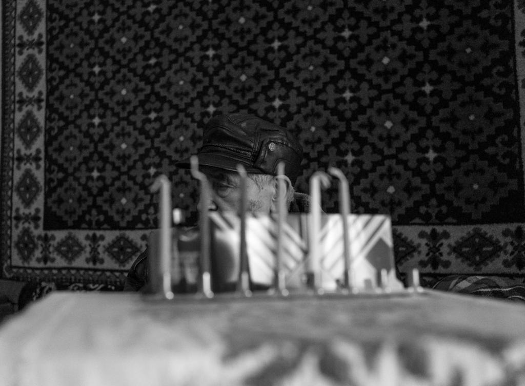 בצל המלחמה: הדלקת נרות חנוכה באוקראינה