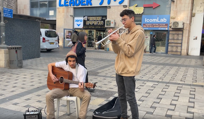 איזו סופגניה אתם אוהבים וכמה דמי חנוכה קיבלתם? • צפו