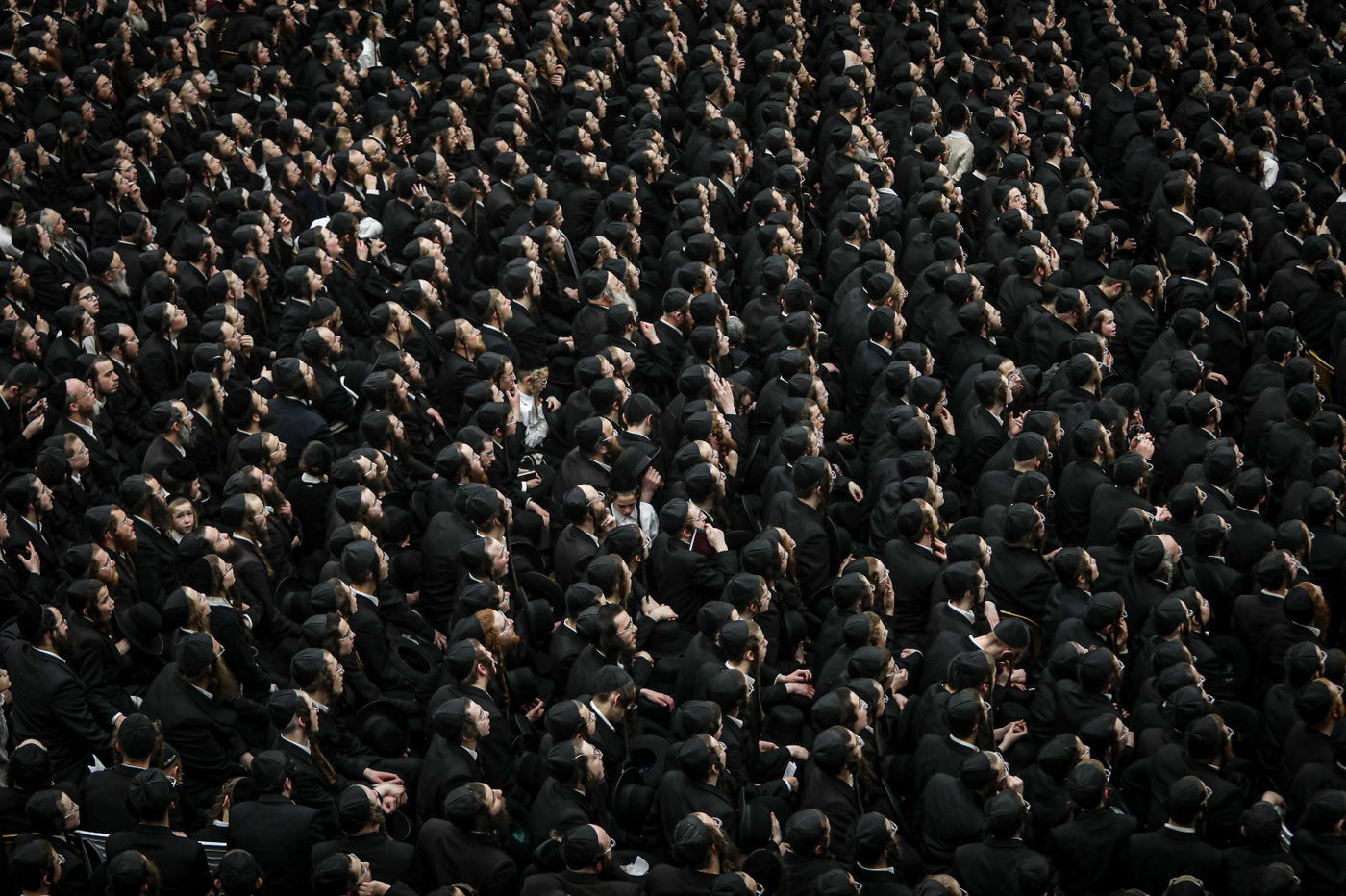 תיעוד עוצמתי: 'זאת חנוכה' בחצר חסידות גור בירושלים