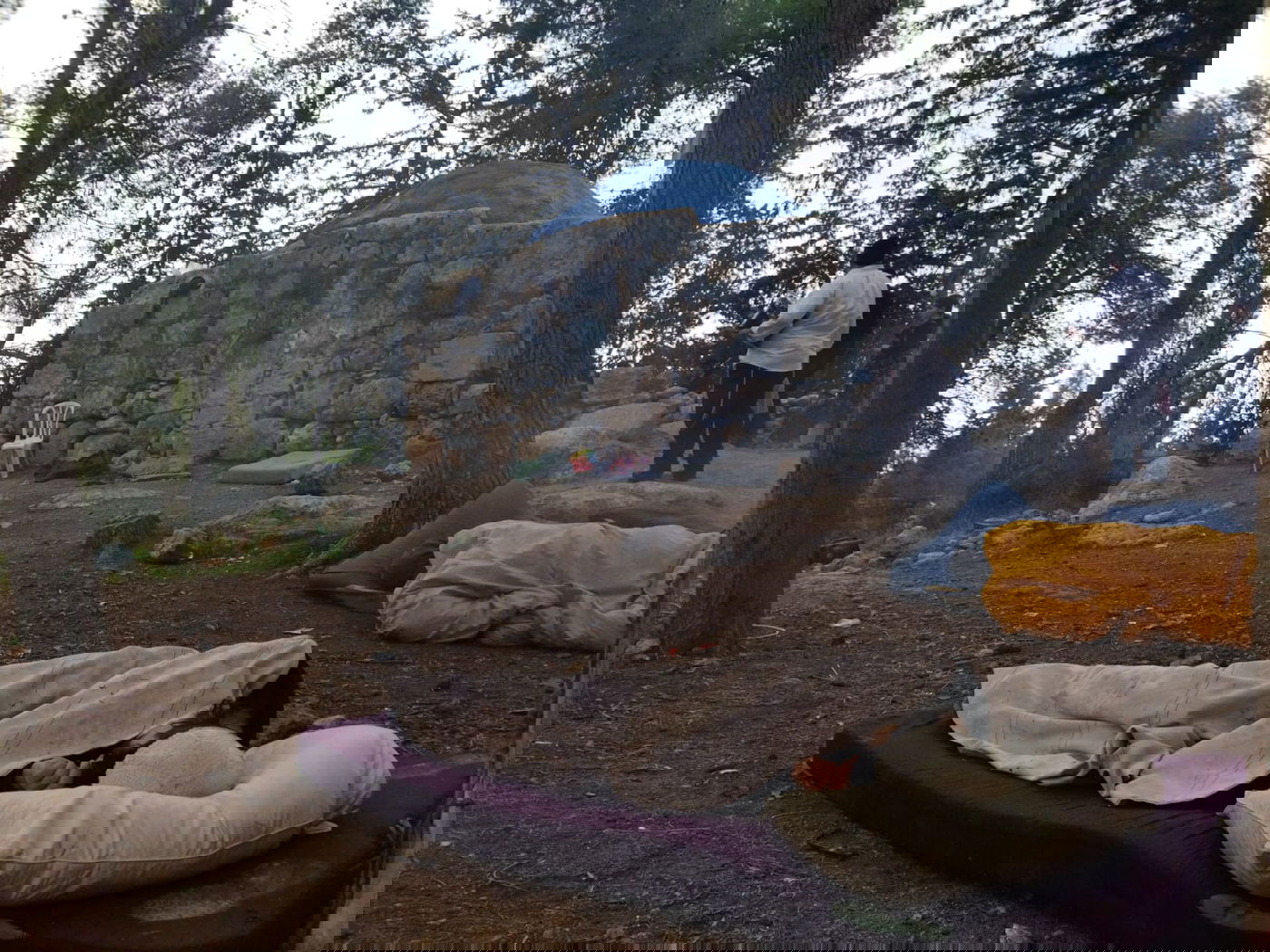 הפתעה: אברך ליטאי לבוש 'פראק' בקבר מתתיהו • סיור מצולם