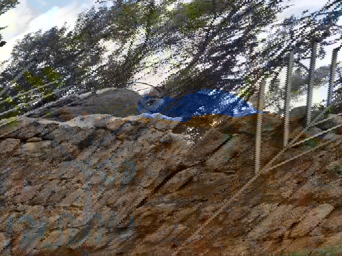 הפתעה: אברך ליטאי לבוש 'פראק' בקבר מתתיהו • סיור מצולם