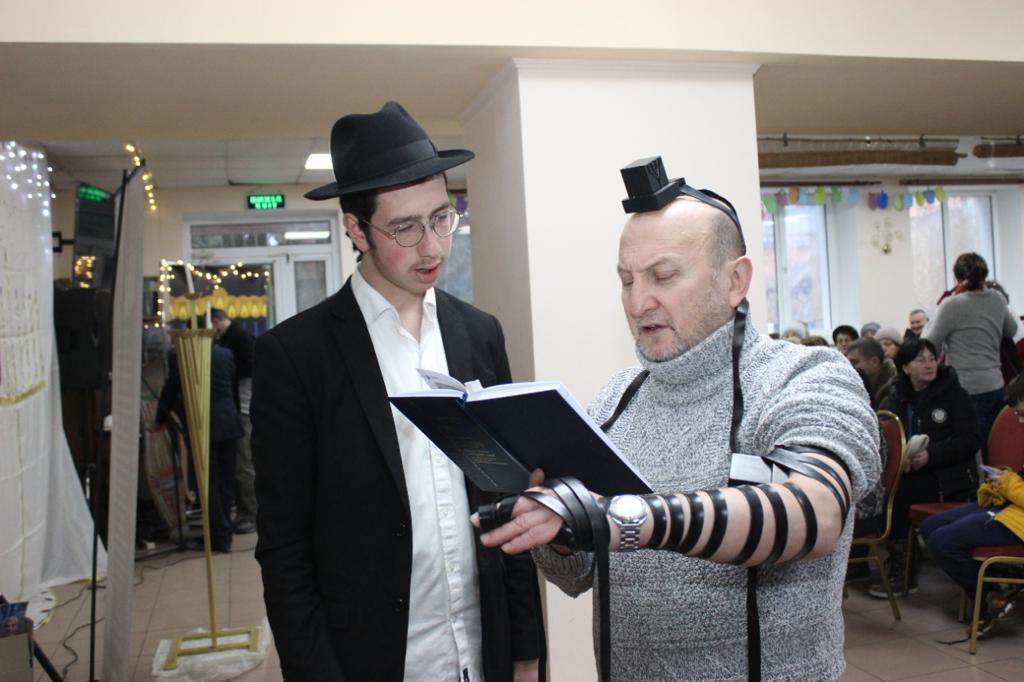 טנקים באוקראינה, לא מה שחשבתם: המבצע החב"די בלב המדינה הבוערת