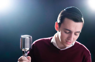 יוסף קוגלר ושעיה היטמן בסינגל חדש: "כי יעמוד"