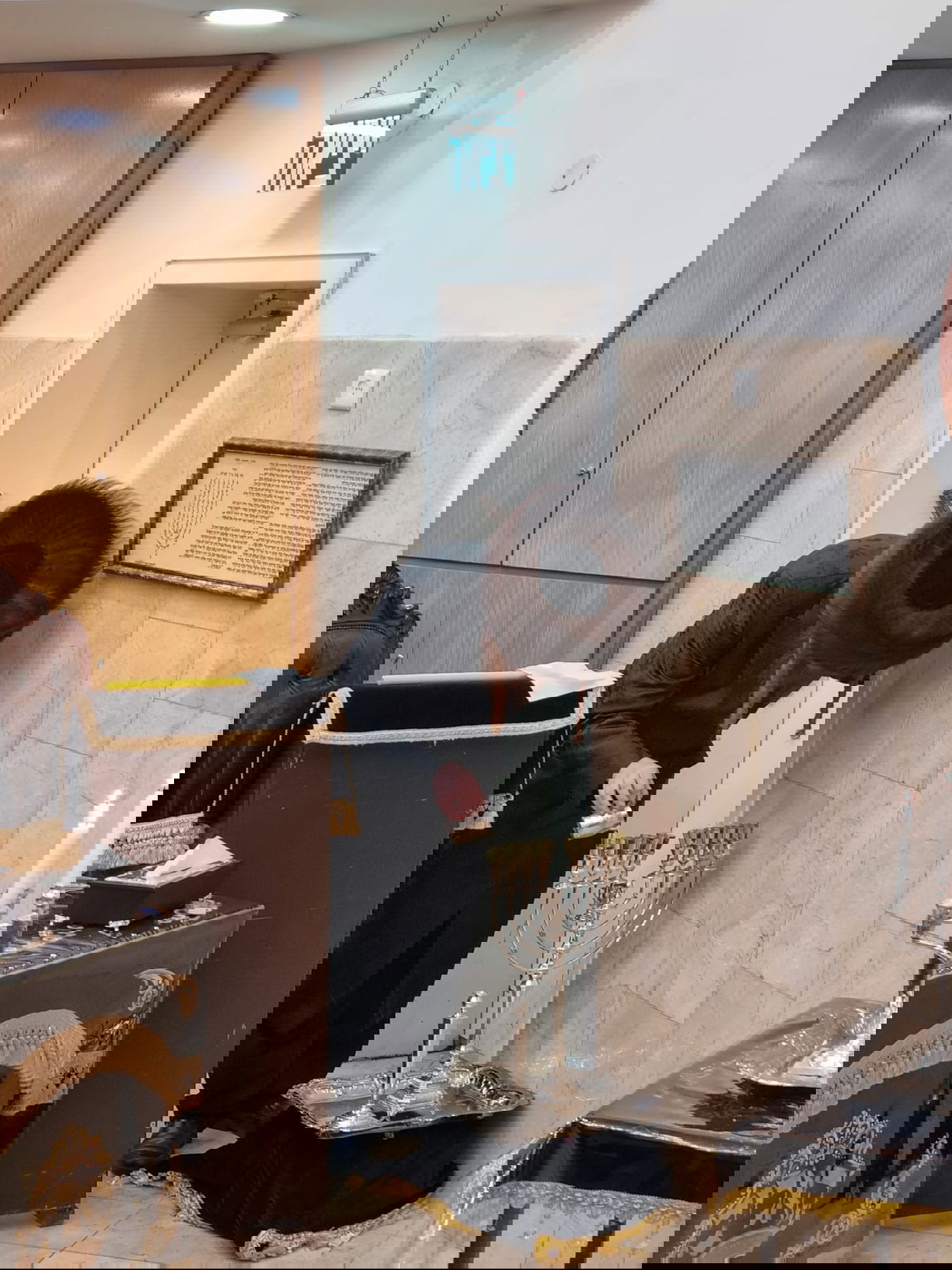 הדלקת נר שמיני של חנוכה בחסידות קאליב