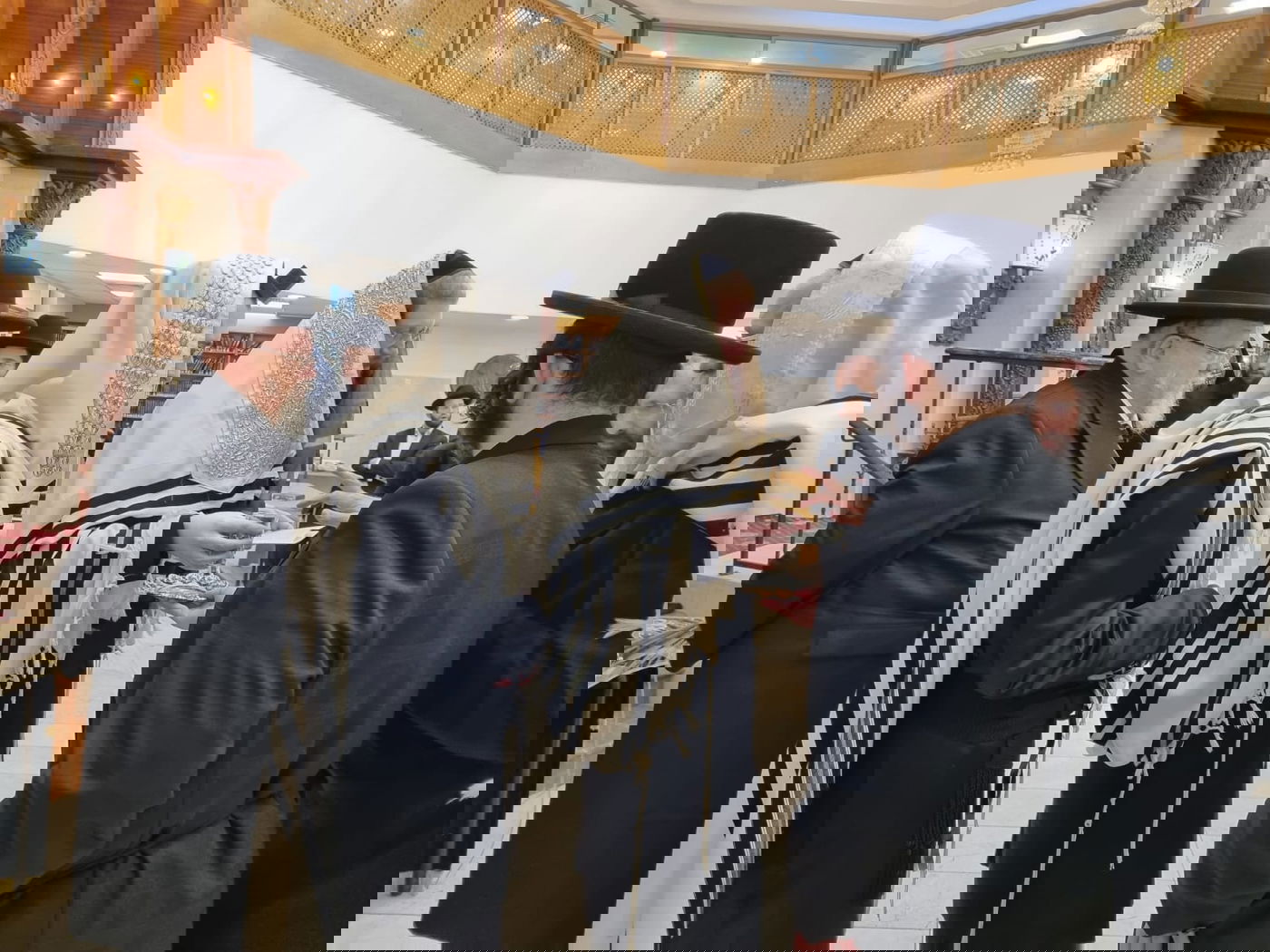 הדלקת נר שמיני של חנוכה בחסידות קאליב