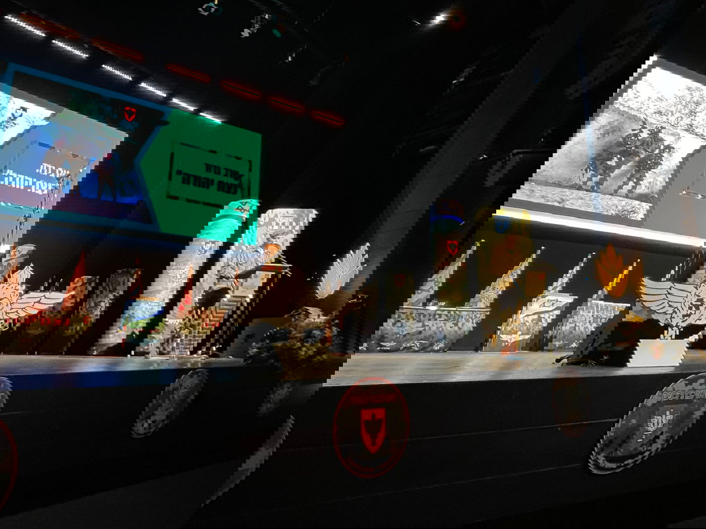 חיילי הגדוד החרדי 'נצח יהודה' הדליקו נר שמיני עם ההורים השכולים