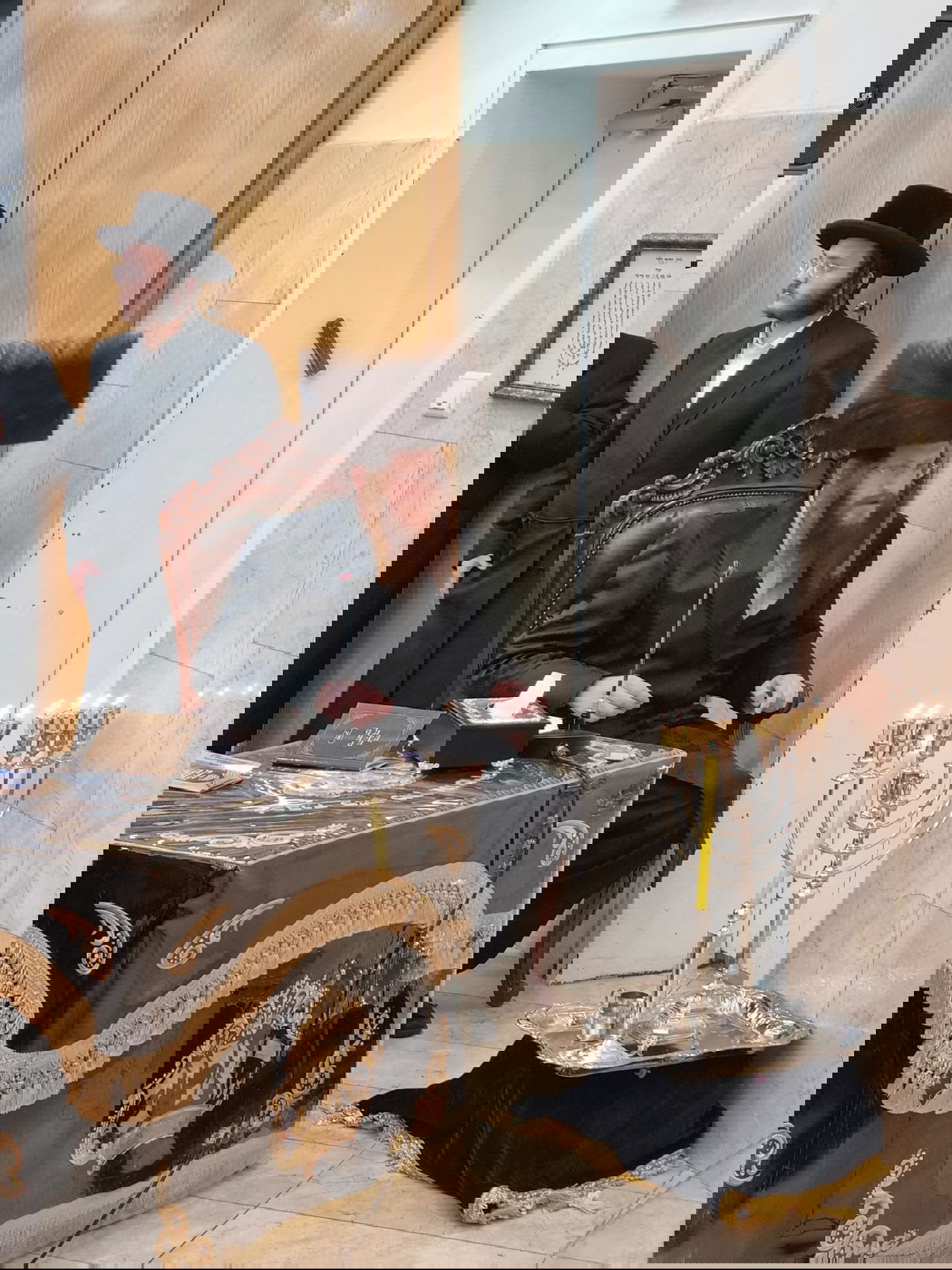 הדלקת נר שמיני של חנוכה בחסידות קאליב