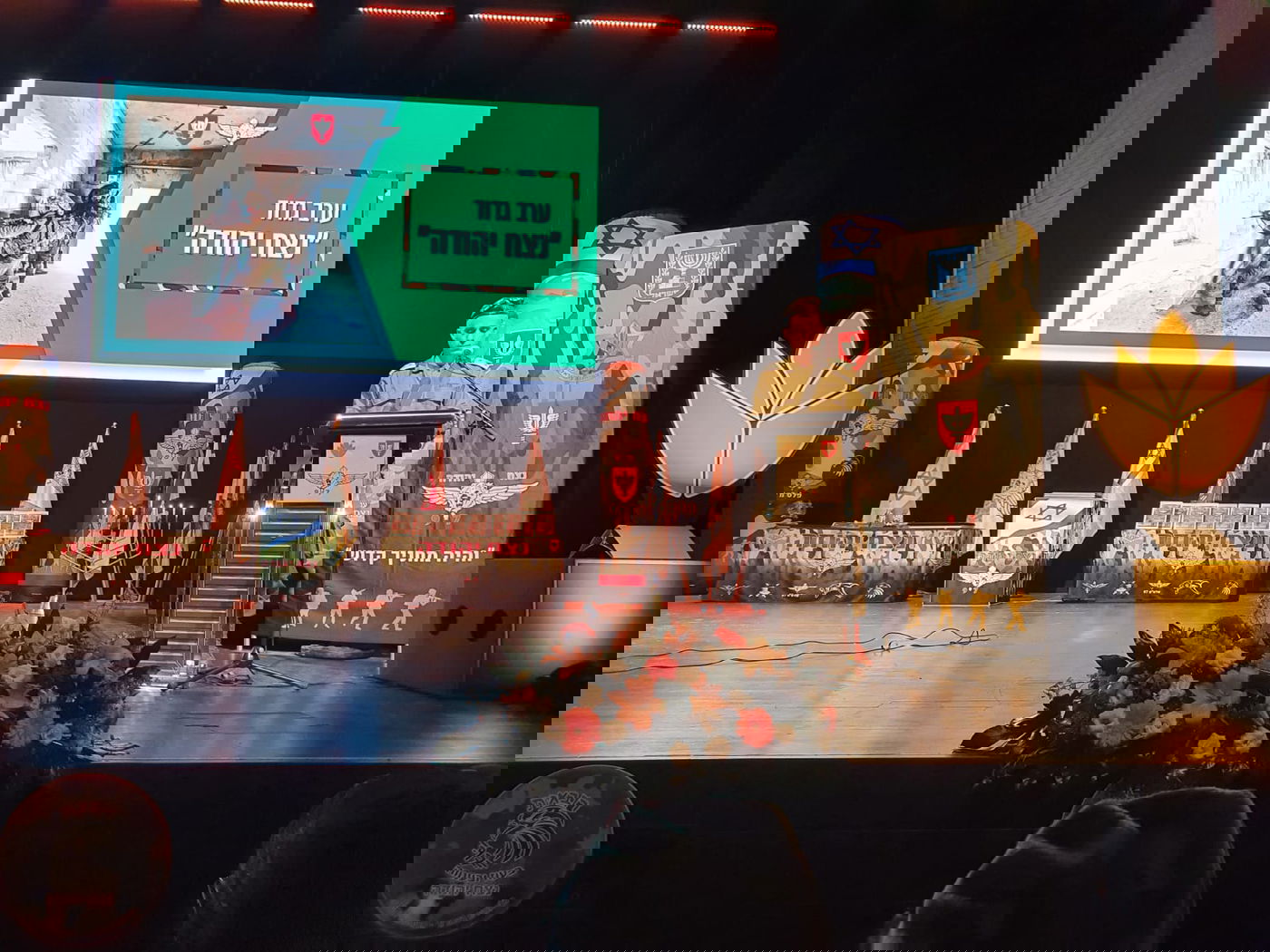 חיילי הגדוד החרדי 'נצח יהודה' הדליקו נר שמיני עם ההורים השכולים