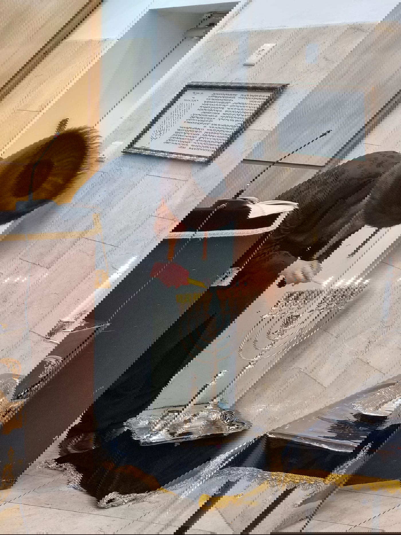 הדלקת נר שמיני של חנוכה בחסידות קאליב