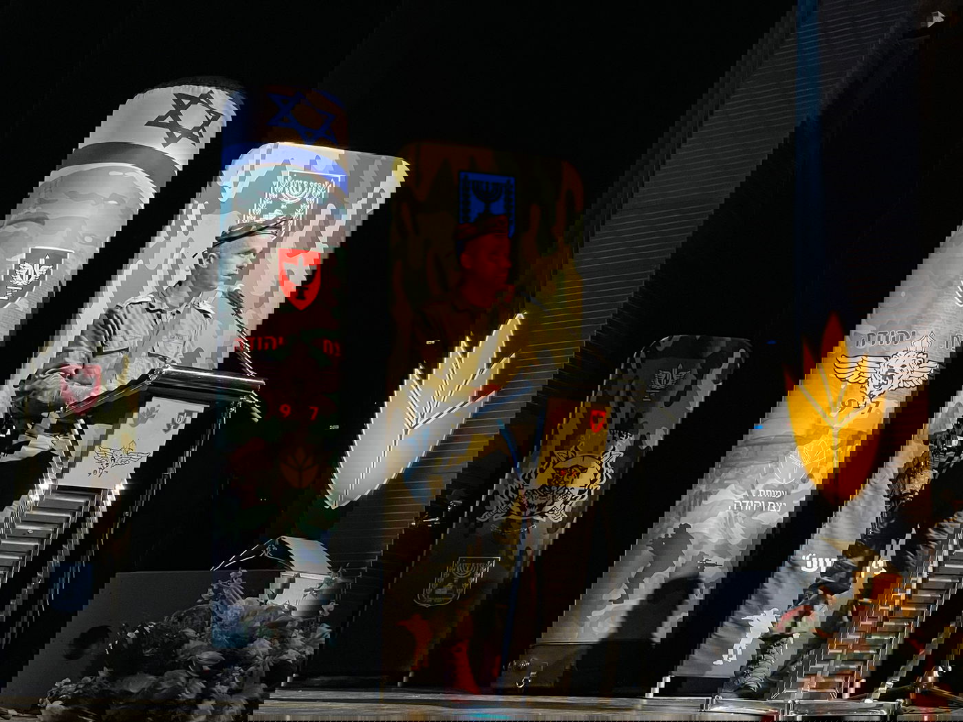 חיילי הגדוד החרדי 'נצח יהודה' הדליקו נר שמיני עם ההורים השכולים