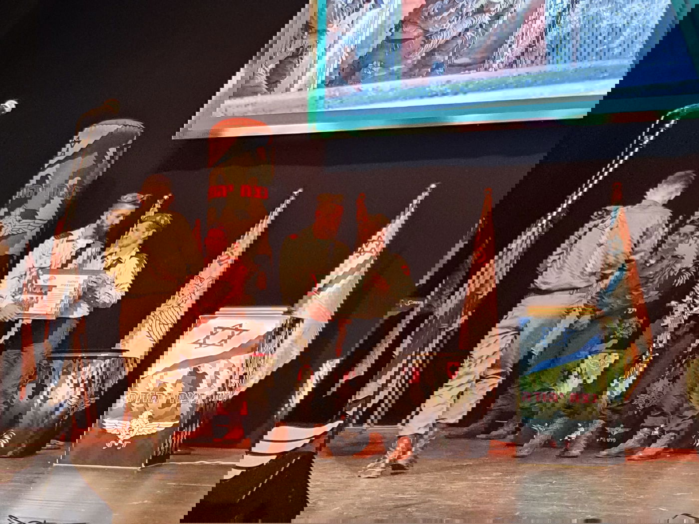 חיילי הגדוד החרדי 'נצח יהודה' הדליקו נר שמיני עם ההורים השכולים