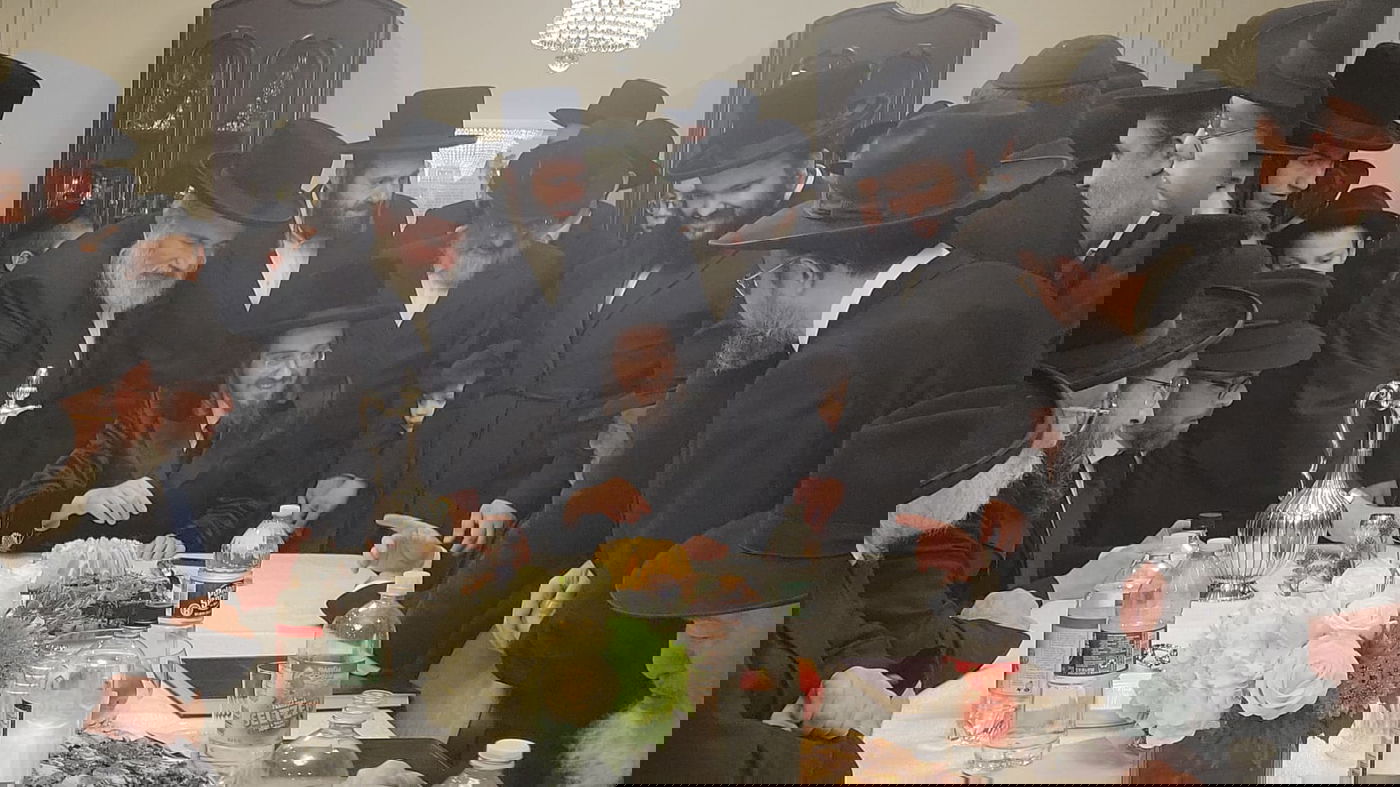 האדמו"ר טס לנחם את סבו, החסידים המתינו בשדה התעופה