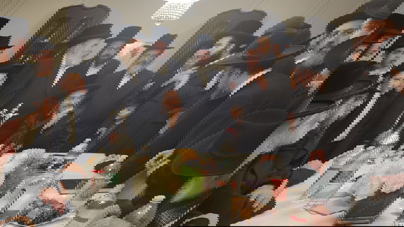 האדמו"ר טס לנחם את סבו, החסידים המתינו בשדה התעופה