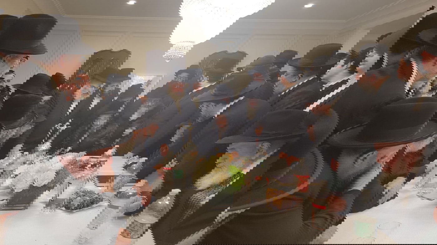 האדמו"ר טס לנחם את סבו, החסידים המתינו בשדה התעופה