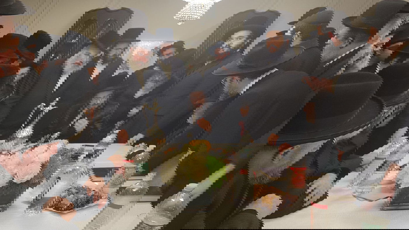 האדמו"ר טס לנחם את סבו, החסידים המתינו בשדה התעופה