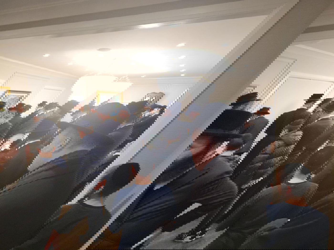 האדמו"ר טס לנחם את סבו, החסידים המתינו בשדה התעופה