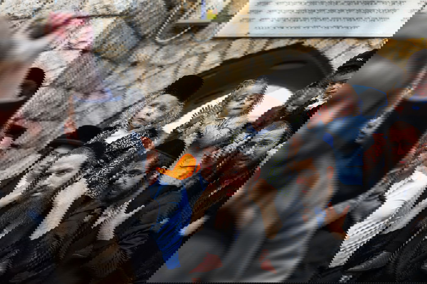 תיעוד: ההמונים ב'זאת חנוכה' בציון הרשב"י במירון