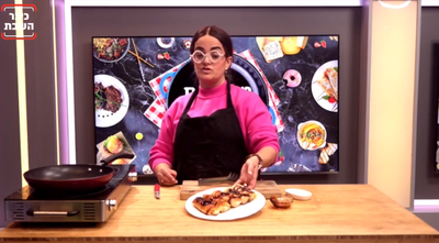 חלום של ביס: סיגרים פריכים במילוי עוף ושברי שקדים