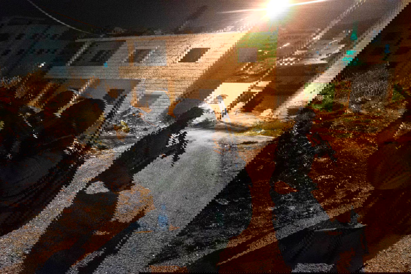 לוחמי צה"ל שב"כ ומג"ב עצרו שבעה מבוקשים | תיעוד