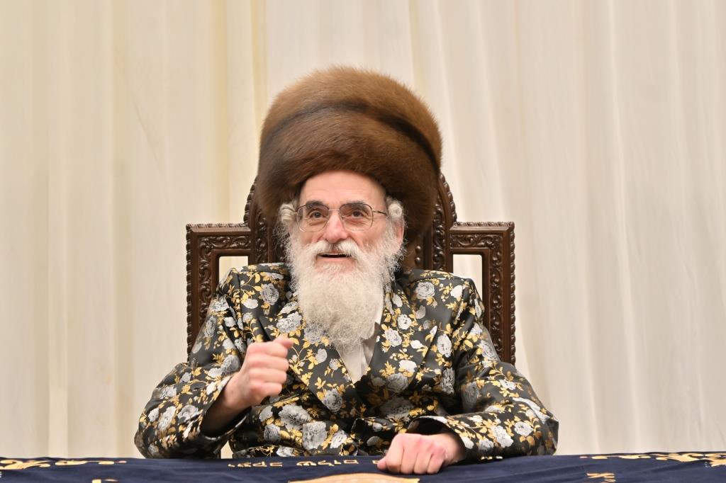 גלריה מסכמת: ימי החנוכה בחצר חסידות ויז'ניץ