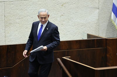 "מתחייב כחבר הממשלה" |  חי: נתניהו והשרים החדשים מצהירים אמונים בכנסת