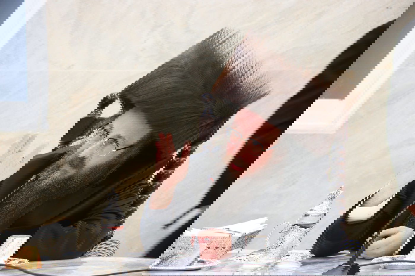 האדמו"ר חילק מטבעות: טיש זאת חנוכה בביאלה בית שמש