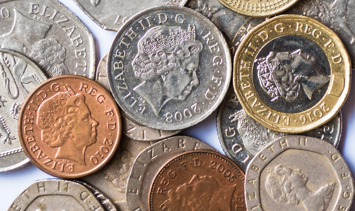 החוק המוזר מאחורי המטבע עם פרצופו של המלך צ'ארלס