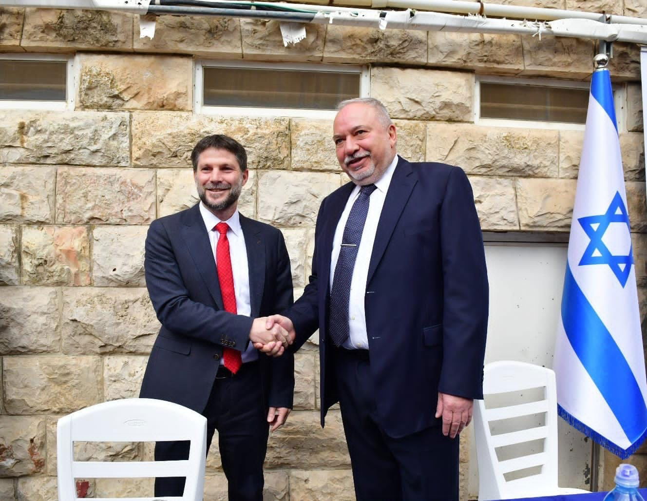 ביומו הראשון בתפקיד: השר סמוטריץ' מבטל את המס על חד פעמי ושתייה ממותקת