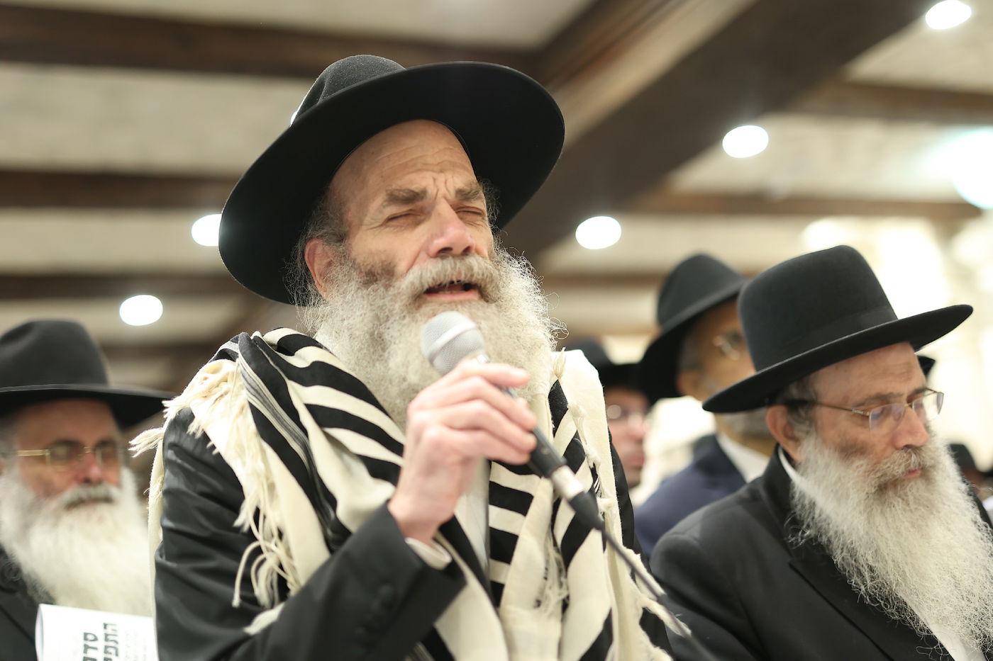 המונים העתירו במעמד "רינה של תורה" בזאת חנוכה | צפו בגלריה