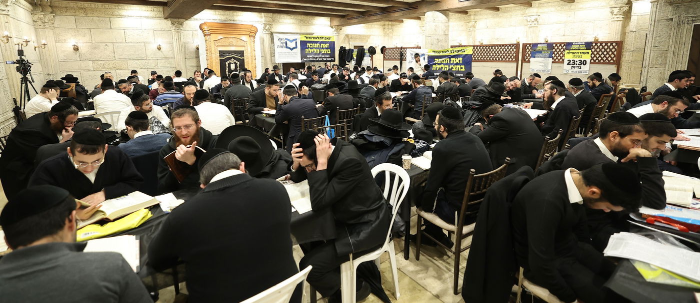 המונים העתירו במעמד "רינה של תורה" בזאת חנוכה | צפו בגלריה