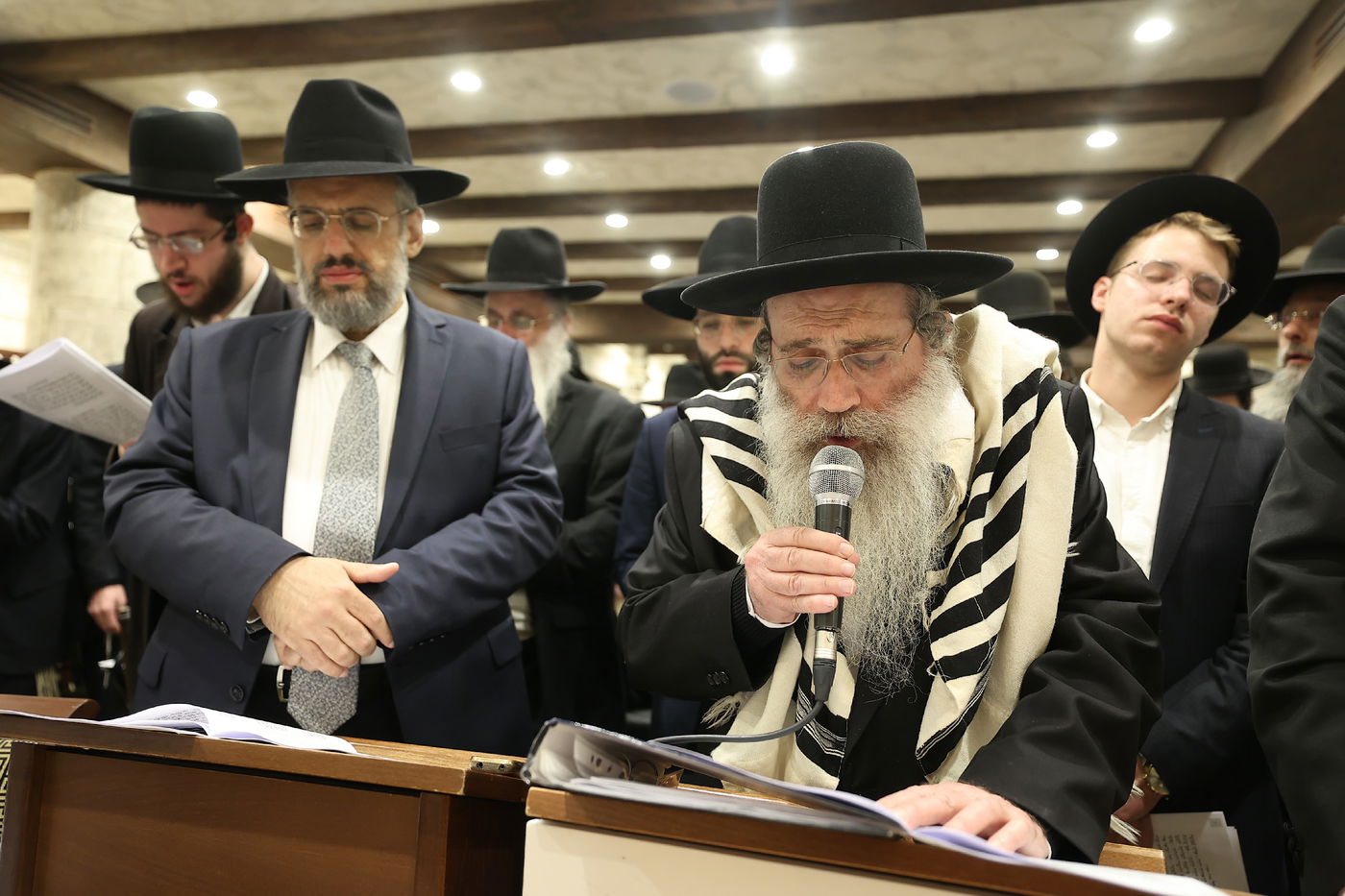 המונים העתירו במעמד "רינה של תורה" בזאת חנוכה | צפו בגלריה