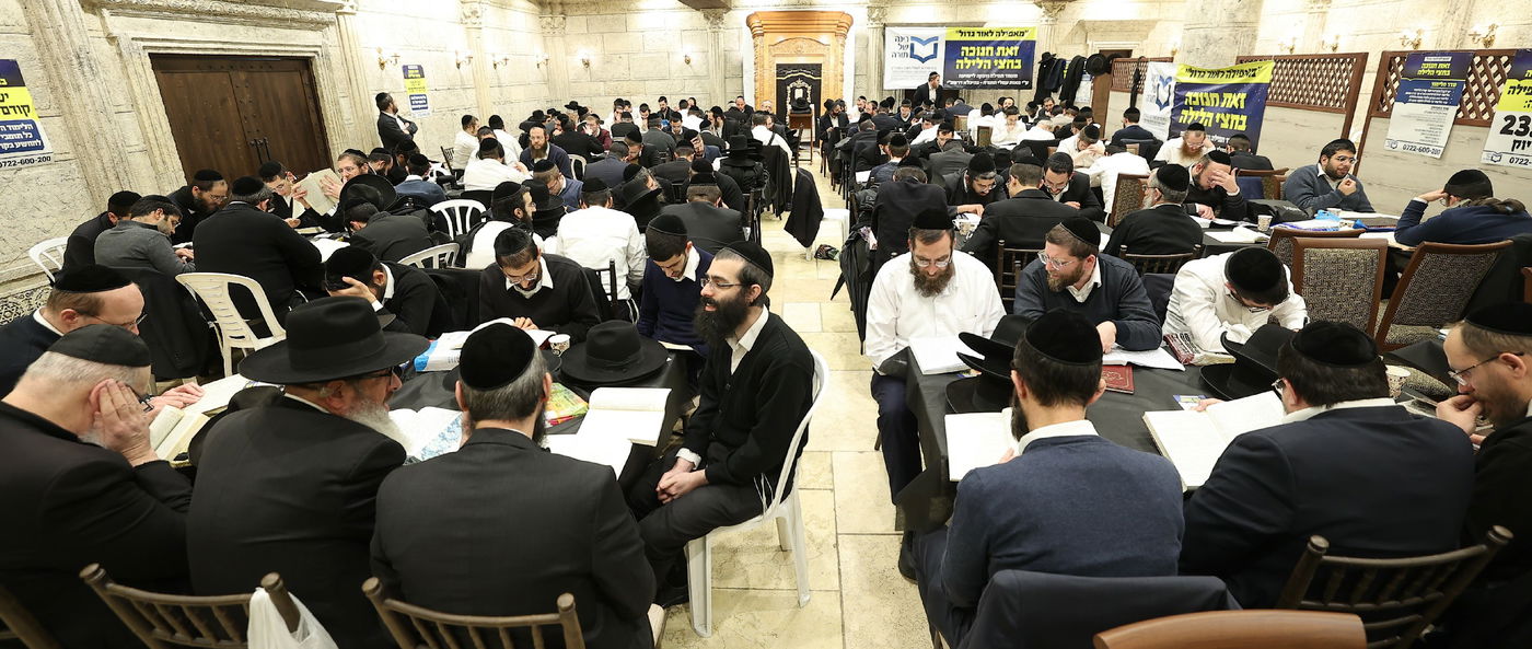 המונים העתירו במעמד "רינה של תורה" בזאת חנוכה | צפו בגלריה