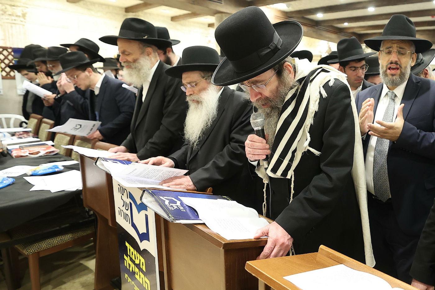 המונים העתירו במעמד "רינה של תורה" בזאת חנוכה | צפו בגלריה