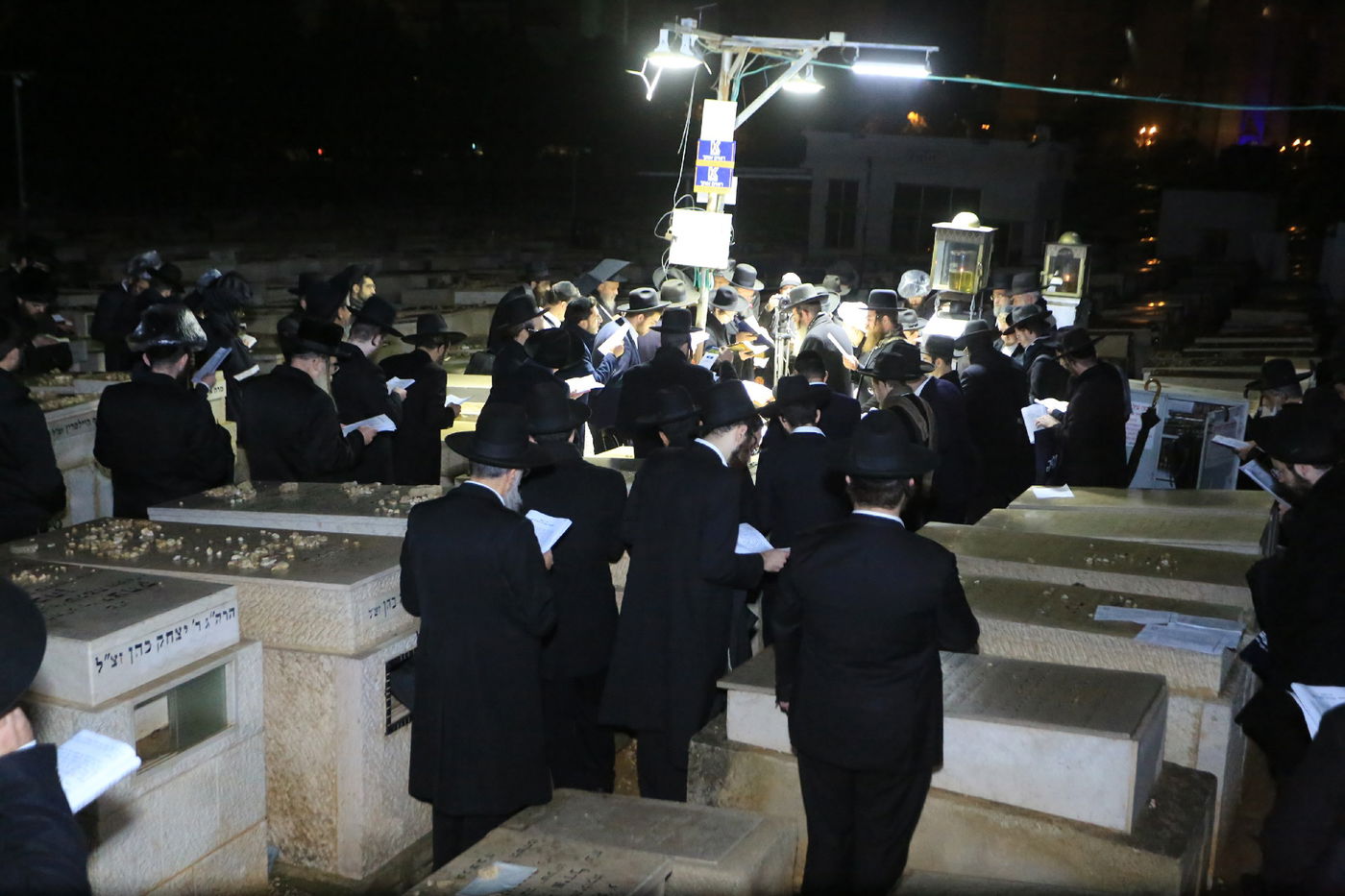 המונים העתירו במעמד "רינה של תורה" בזאת חנוכה | צפו בגלריה