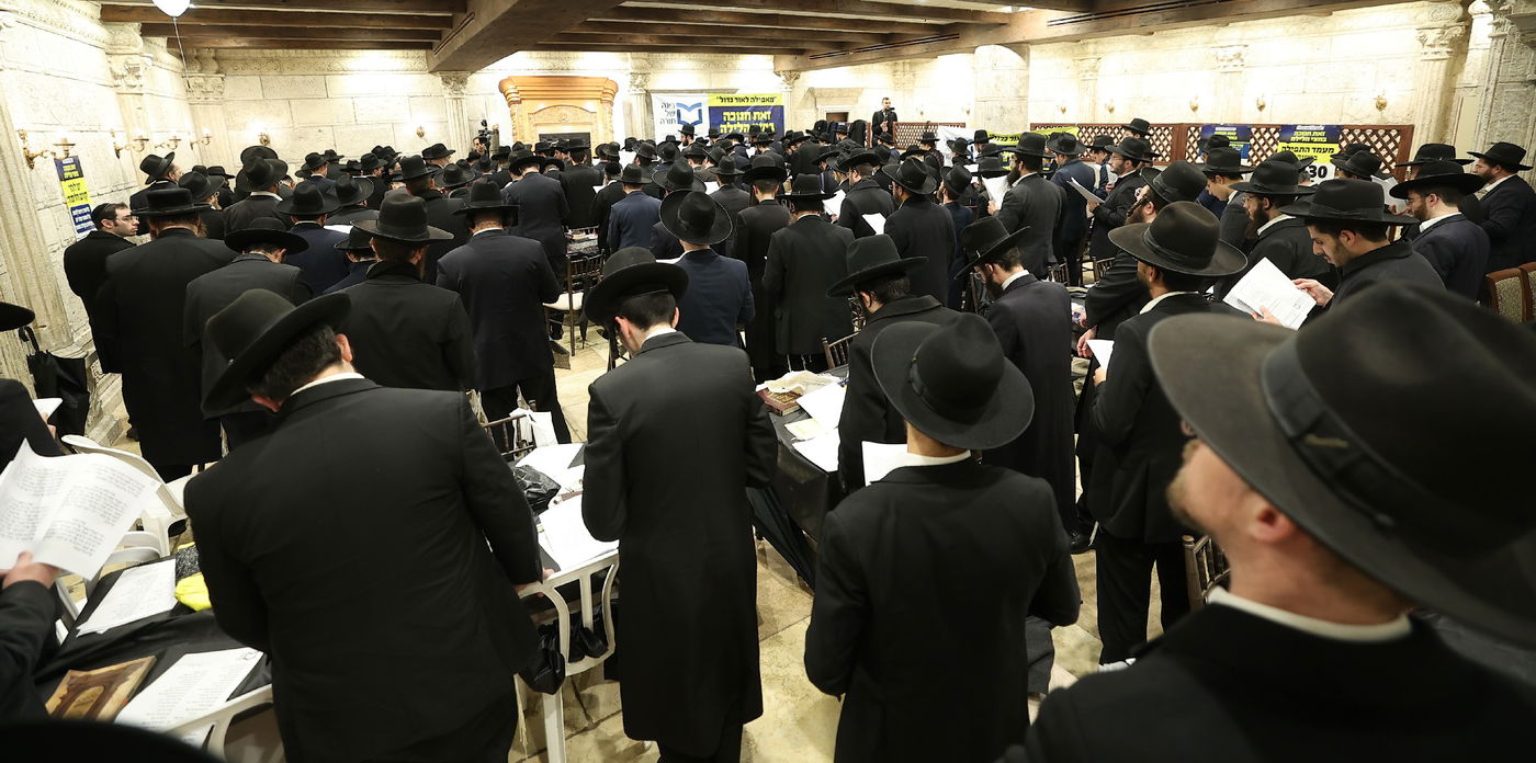 המונים העתירו במעמד "רינה של תורה" בזאת חנוכה | צפו בגלריה